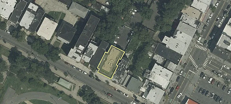80 Manhattan Ave