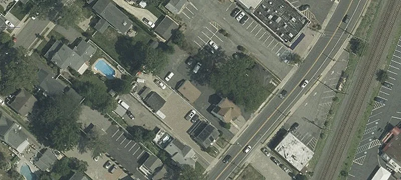 77 Taylor Ave