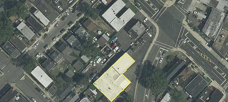 576 Lyons Ave