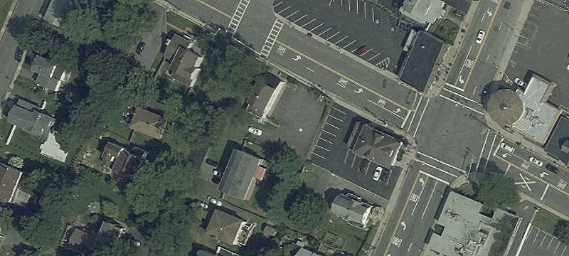140 Paris Ave