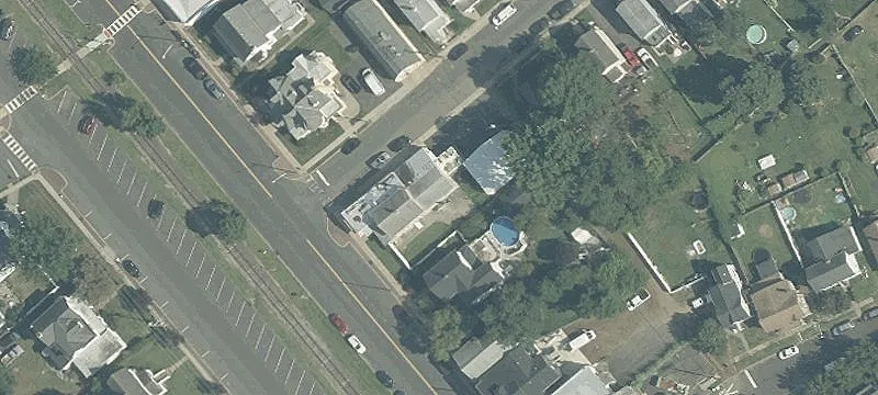 39 Railroad Ave