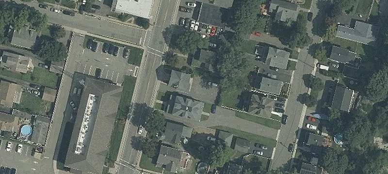 566 Ringwood Ave