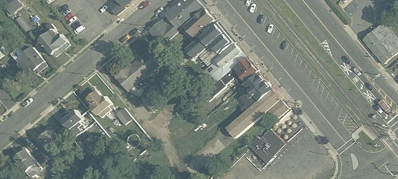 14 Railroad Ave