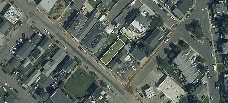 122 Bay Ave