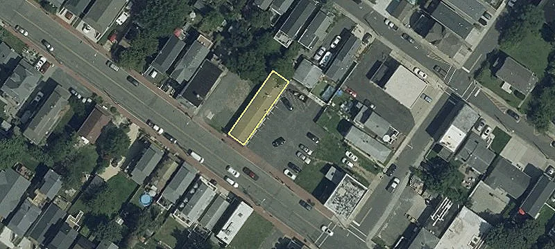 208 Bay Ave