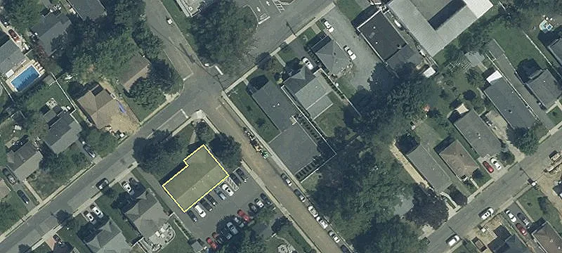 68 Forman St