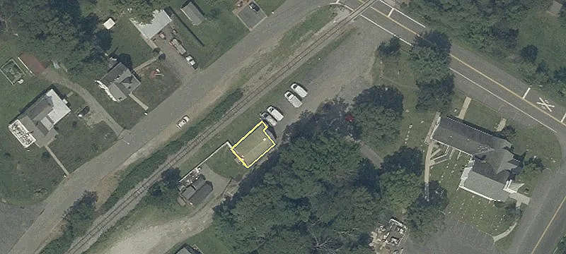 8 Railroad Ave