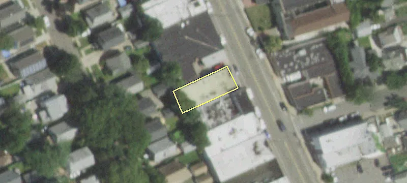 121 Lakeville Rd