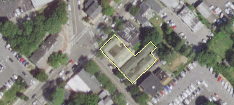5 Bellport Ln