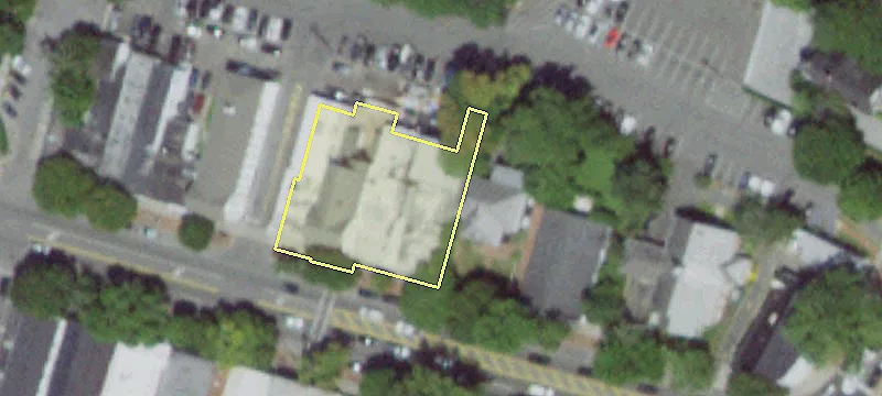 32 Newtown Ln