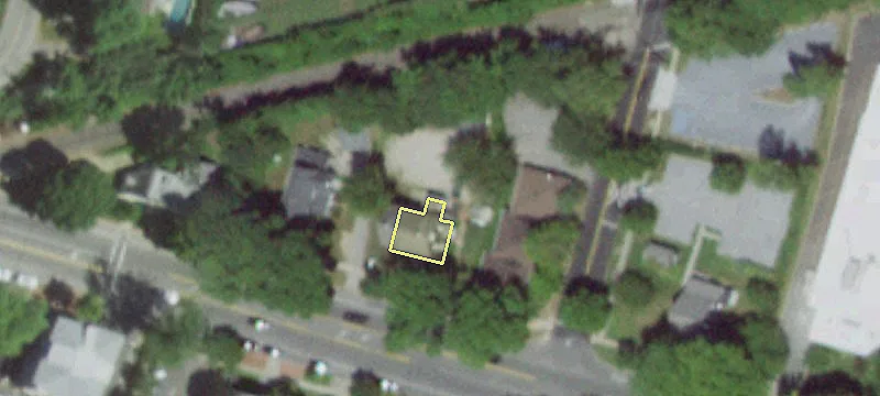 98 Newtown Ln