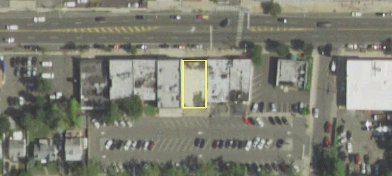 211 Hempstead Tpke