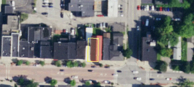 712 Main St