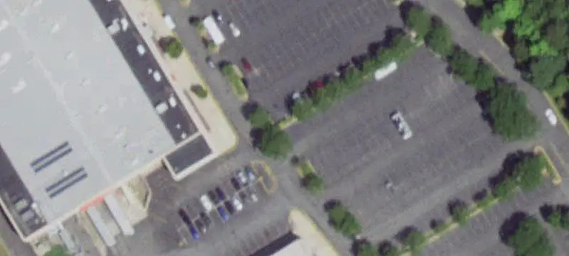 565-605 Old Country Rd