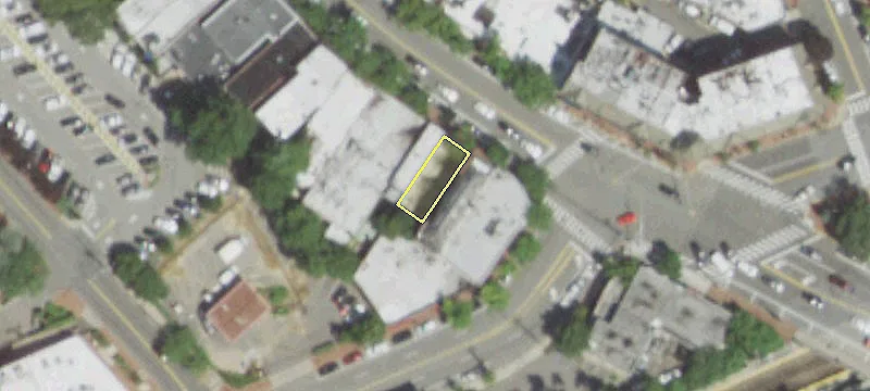 26 Middle Nck Rd