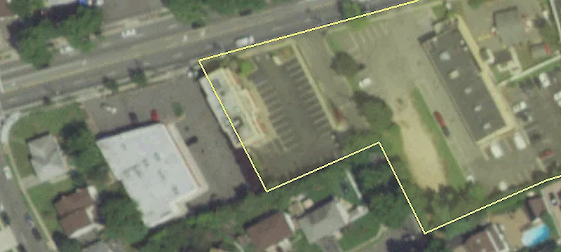 635 Old Country Rd