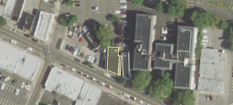 24 Main St
