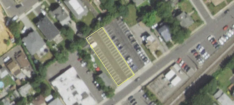 380 Pearsall Ave