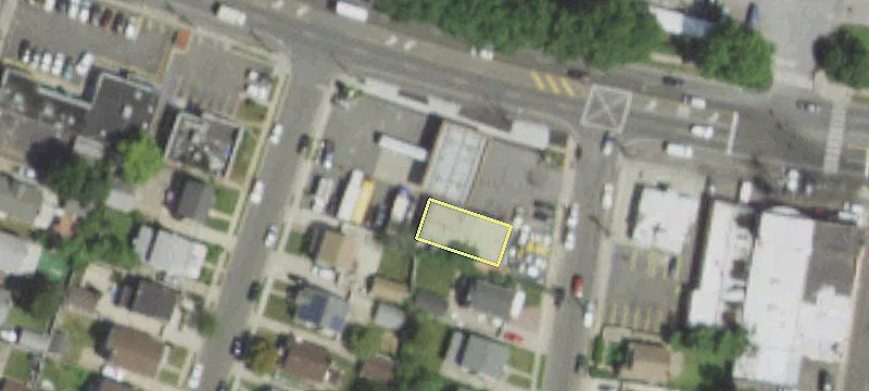 221 Hempstead Tpke