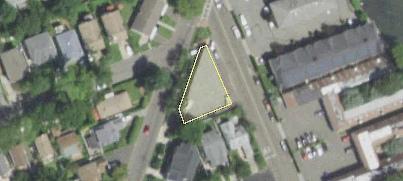 22 Manhasset Ave