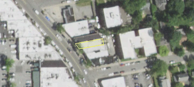 494-496 Plandome Rd