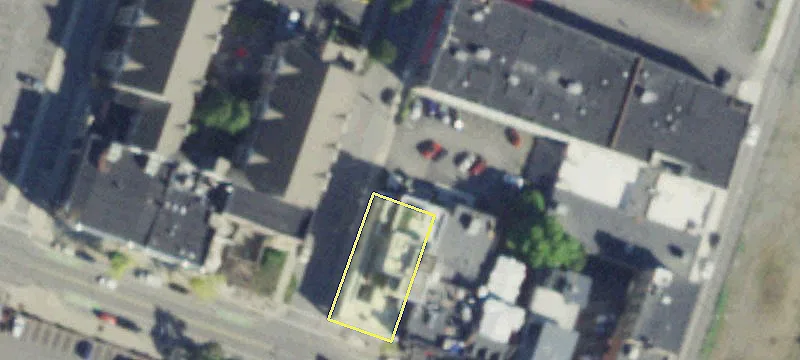 240 Ee Ave