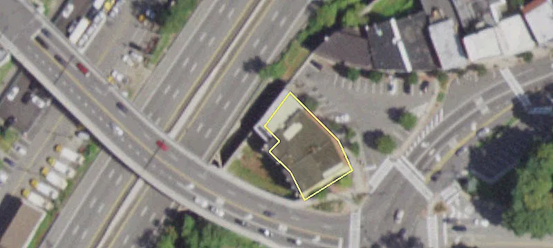 466 Ashford Ave