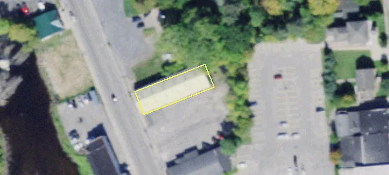 18 Riverside Dr