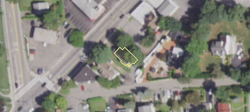 1990 Main St