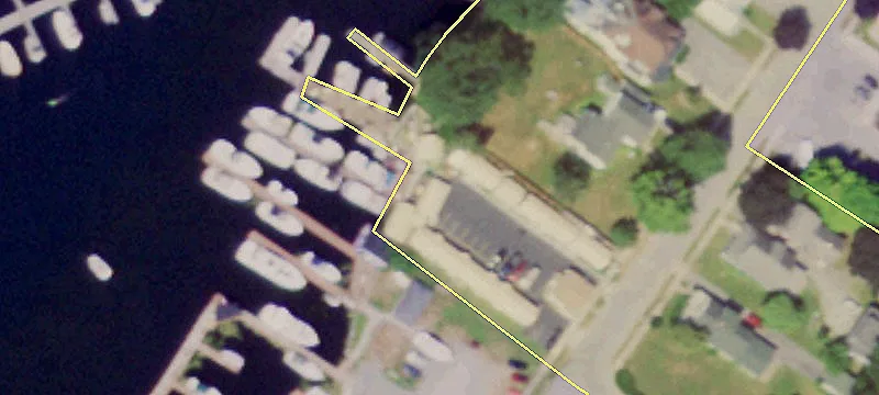 24 Bethune St