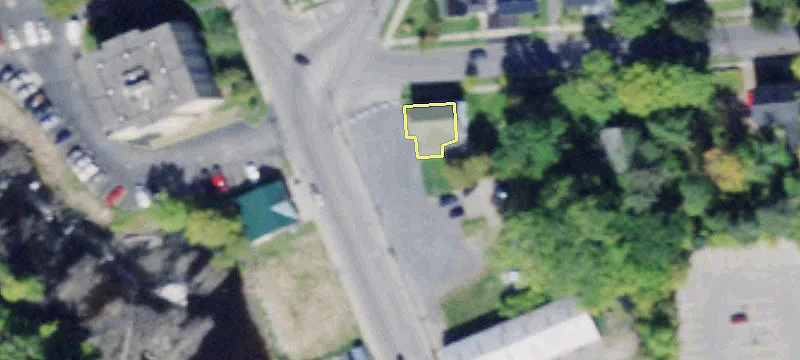 30 Riverside Dr