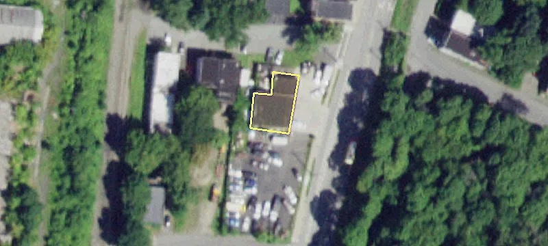 689 Burden Ave
