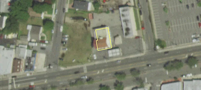 585 Montauk Hwy
