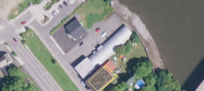 24 Riv St
