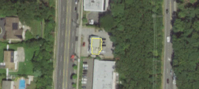 635 Commack Rd