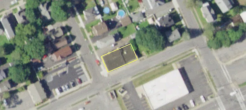 100 Henry St
