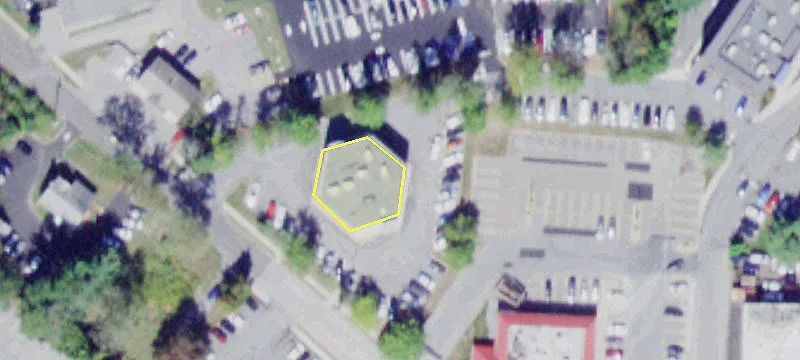 2 Edgewater Dr