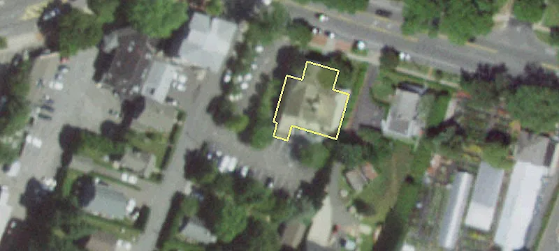 99 Newtown Ln