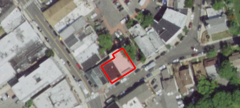 240 242nd E Main St