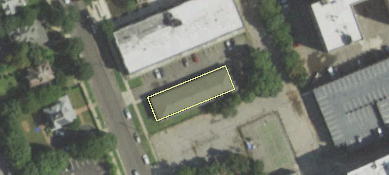 30 Hilton Ave