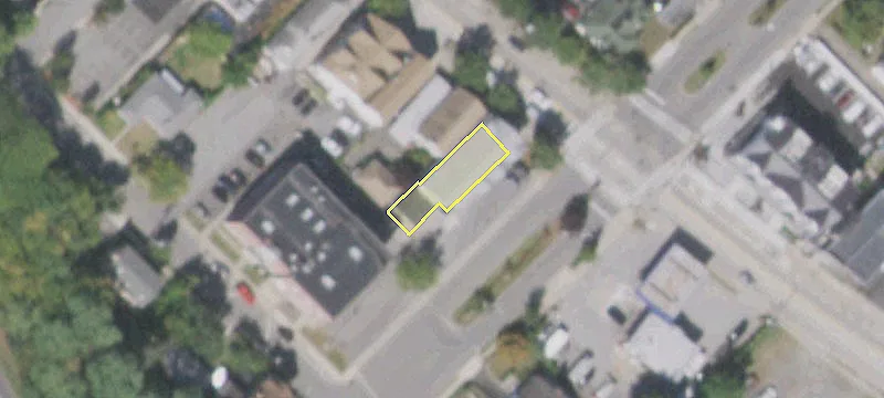 370 Riverside Ave