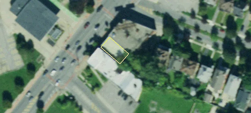 3047 Main St