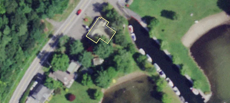 9052 Lakeshore Dr