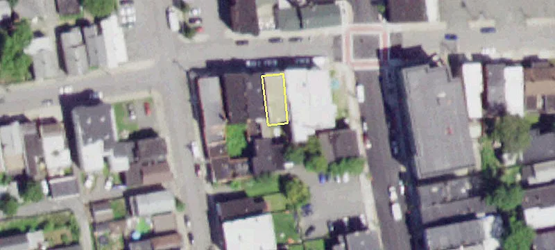 24 White St