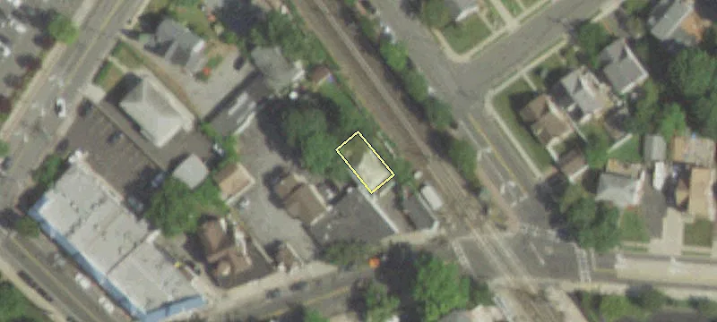 12 Ctr Ave