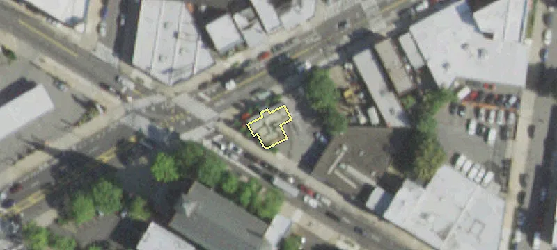 3608 Greenpoint Ave