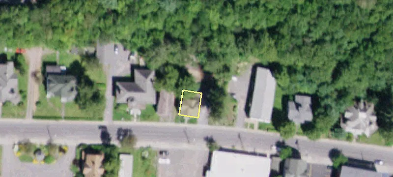 1033 Main St