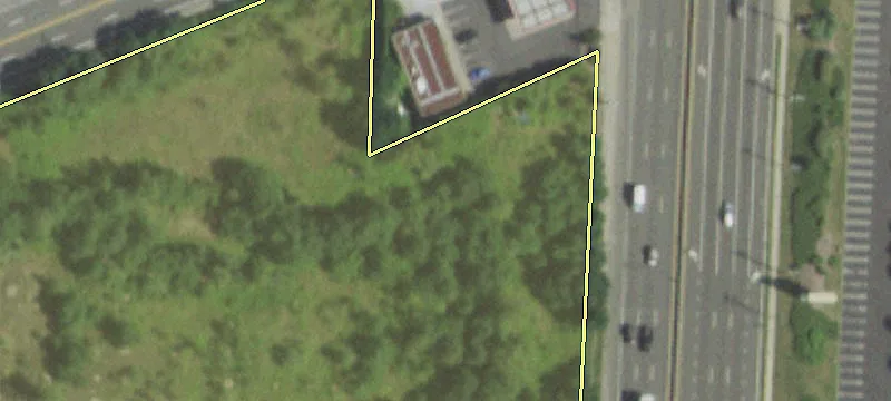 1390 Broadhollow Rd