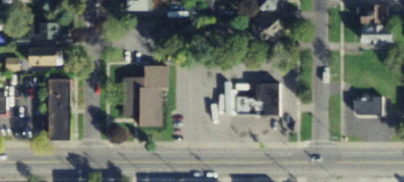 944 Lyell Ave
