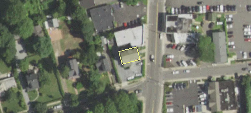 211-215 Gln Cv Ave